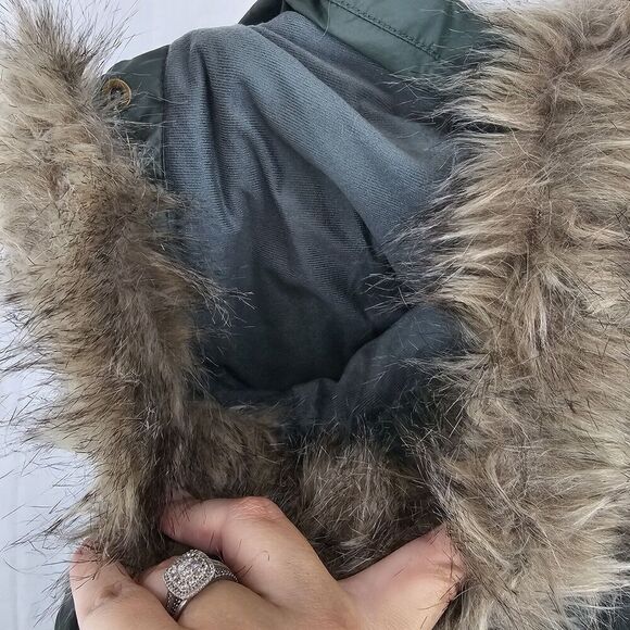 Athleta Green Alpine Air Vest Faux Fur Removable Hood Zip Pockets Size Large - Picture 9 of 9
